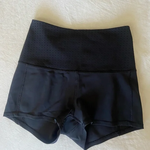 Lululemon black cheap spandex shorts